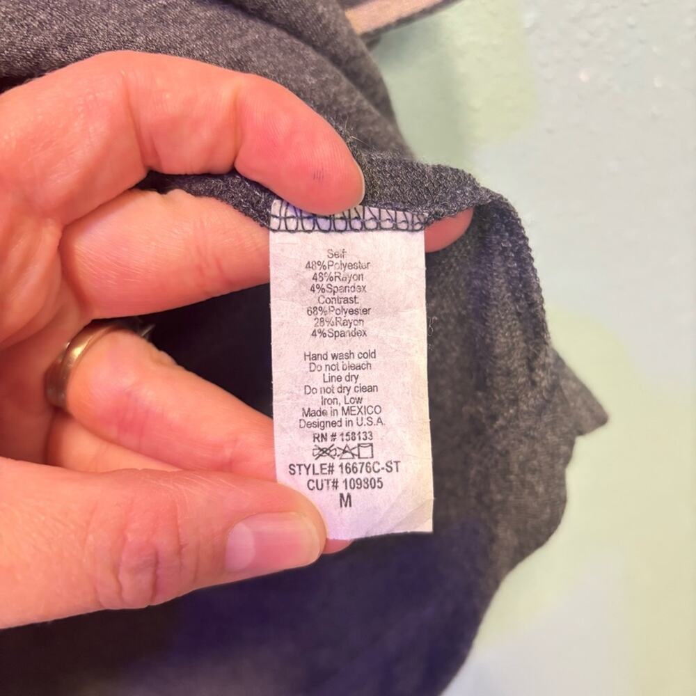 Pink Clover Relaxed Ribbed Tunic 3/4 Sleeve Gray Tan with Button Detail Size M - Picture 4 of 7